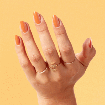 χέρι που κινείται με πορτοκαλί λαμπερό χρώμα που διαρκεί