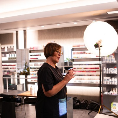 Yiouli Vamvakerou - Amazon Keratin - Liss 10 Bubblegum - educational workshop picture 2